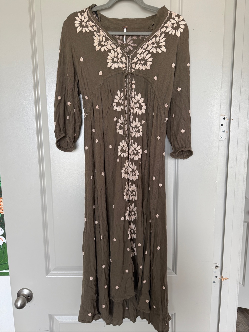 FREE PEOPLE Embroidered Fable Midi Dress Olive Green Floral Boho Sleeve Casual - Picture 2 of 8